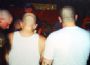 Skinheads bei einem Konzert. Als Schreckensbild der Rechtsextremen wird h�ufig ihr Outfit herangezogen. Aber Rechtsextreme m�ssen nicht wie Skins aussehen. 