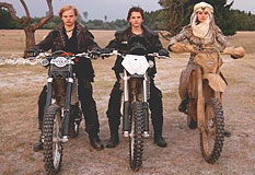 Cross-Motorräder sind die neuen Fortbewegungsmittel der "Wilden Kerle".