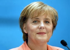 Merkel kritisiert, dass Russland mit seinem Vorgehen gegen Regierungskritiker Menschenrechte missachten würde.