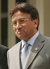 Pakistans Staatspräsident und Oberster General Pervez Musharraf hat den Ausnahmezustand im Land verhängt.