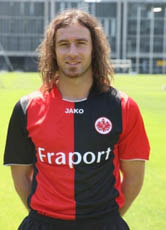 In Unterzahl kassierte Werder einen Treffer durch Ioannis Amanatidis (Bild) - und verlor die Partie gegen Eintracht Frankfurt unglücklich mit 0:1.