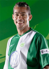 Wolfsburgs Spielmacher Marcelinho hat mit seinen knapp 33 Jahren ein wenig an Schnelligkeit verloren - aber nichts an Torgefährlichkeit eingebüßt. Er traf doppelt gegen Cottbus.