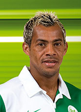 Marcelinho und sein VfL Wolfsburg haben die Chance, erstmals in der Vereinsgeschichte im UEFA-Cup zu spielen. Gegen Stuttgart war der Brasilianer einer der stärksten Wölfe.
