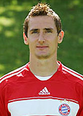 Acht Saisontore in sieben Spielen: Das macht Topstürmer Miroslav Klose so leicht keiner nach. Der deutsche Nationalstürmer führt nun unangefochten die Torjägerliste an.