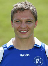 Doppeltorschütze gegen Vizemeister Schalke: Karlsruhes Christian Timm.