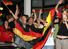 Bild: feiernde Deutschlandfans