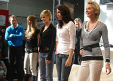 Immer mehr junge Menschen verfallen dem "Casting-Wahn". Bild: "Germany's next Topmodel"-Entscheidung 2006.
