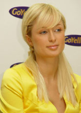 Blond, reich, naiv lächelnd und berühmt: Paris Hilton. Die ganze Welt verfolgt ihren Gefängnisaufenthalt.