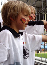 Archivbild: Deutsche Fans drücken ihrem Team die Daumen.