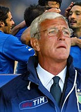 Marcello Lippi setzt auf Offensive, statt auf die Angsthasen-Taktik seines Vorgängers.