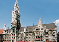 In München gibt es nicht nur gute Fußball-Teams, sondern auch schöne Bauwerke. Hier sieht man das Rathaus.