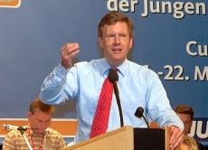 Bundespräsident Christian Wulff steht seit vielen Wochen stark in der Kritik und sorgte für viele Negativ-Schlagzeilen. Nun erklärte er seinen Rücktritt.
