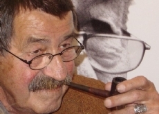 Der bekannte deutsche Schriftsteller Günter Grass sorgte mit seinem Gedicht "Was gesagt werden muss" für Debatten, das erstmals am 4. April 2012 in der Süddeutschen Zeitung veröffentlicht wurde.