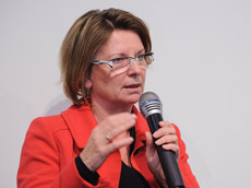 Spitzenkandidatin der Grünen in Hessen, Priska Hinz (Foto), und ihre Partei können sich über einen deutlichen Zuwachs an Stimmen freuen.