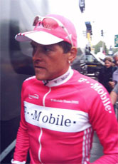 Jan Ullrich beteuert seine Unschuld und schweigt nach einer Reihe von Geständnissen seiner ehemaligen Kollegen noch immer.
