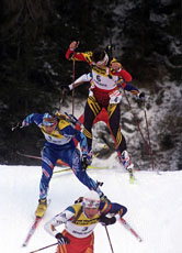 Die Biathleten müssen schnell laufen, dürfen sich dabei aber nicht so verausgaben, dass sie die Konzentration fürs Schießen verlieren.