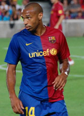 Thierry Henry, hier im Trikot seines Vereins FC Barcelona, begünstigte mit einem Handspiel Frankreichs WM-Teilnahme.