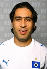 Hat durch eine "Schwalbe" einen Elfmeter geschunden und ein Tor selbst erzielt: HSV-Spieler Mehdi Mahdavikia.