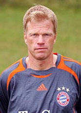 Oliver Kahn durfte nach seiner Sperre im Hinspiel heute wieder mitspielen. Die Mailänder Treffer konnte er aber nicht verhindern.