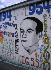 Auf eine Wand gemalt, erinnert dieses Porträt an den ehemaligen Präsidenten Jacobo Árbenz Guzmán. Er wurde im Jahr 1954 mit Unterstützung der USA gestürzt, weil er eine Bodenreform anstrebte.