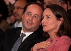 Hollande unterstütze 2007 seine damalige Lebensgefährtin Ségolène Royal, die in der vergangenen Präsidentschaftswahl als Kandidatin der Sozialisten gegen Sarkozy antrat.