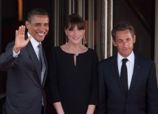 Sarkozy (rechts) und seine Frau Carla Bruni mit dem US-Präsidenten Obama auf dem G8-Gipfel 2011 in Frankreich