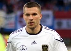 Der 27-jährige deutsche Fußballprofi Lukas Podolski ist in Polen geboren und spielte bereits bei der EM 2004 in Portugal für das deutsche Nationalteam.