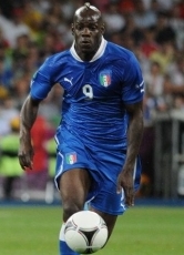 Maria Balotelli, Italiener mit ghanaischen Wurzeln: Gegen Deutschland gelangen ihm die entscheidenden Tore.