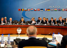 NATO-Treffen in Brüssel: Das westliche Militärbündnis hat die Aufständischen in Libyen monatelang durch Lufteingriffe unterstützt. Das Vorgehen der NATO stieß in der Welt auch auf Kritik.
