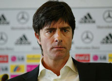 Die Zukunft von Joachim Löw ist offen: Noch hat er seinen Vertrag als Bundestrainer nicht verlängert. Beeinflusst die Niederlage gegen Spanien seine Zukunft?