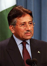Die Partei von Staatspräsident Musharraf musste eine herbe Niederlage hinnehmen. Immer mehr Menschen fordern seinen Rücktritt.