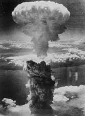 Am 9. August 1945 warf ein US-Bomber eine Atombombe über Nagasaki ab.