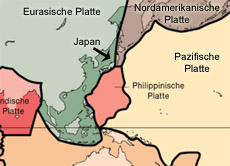 Unter den japanischen Inseln stoßen vier tektonische Platten aneinander. Dadurch kommt es in der Region vermehrt zu Erdbeben.