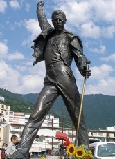 Statue von Freddie Mercury in Montreux: Sie zeigt den Sänger von Queen in einer typischen Pose bei Auftritten.