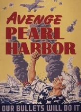 Propagandaplakat der USA nach dem japanischen Angriff, auf dem steht: "Rächt Pearl Harbor"