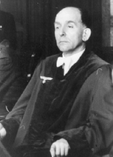 Der Richter Roland Freisler verurteilte die Geschwister nach ihrer Verhaftung zum Tode.