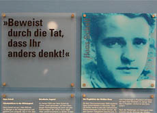 Portrait von Hans Scholl in der Ulmer DenkStätte Weiße Rose