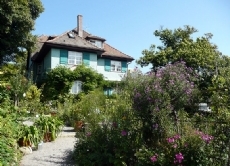 In diesem Landhaus im badischen Gaienhofen lebten Hesse und seine Frau Maria mit ihren Kindern 1907 bis 1912.