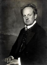 Gerhart Hauptmann gilt als einer der Wegbereiter der modernen Literatur. Er musste sich zu Lebzeiten aber auch viel Kritik gefallen lassen und wurde sogar als "literarischer Schmierfink" bezeichnet.