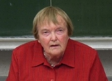 Gudrun Pausewang - Eine mutige und kritische Schriftstellerin