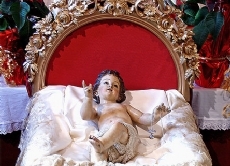 In Südamerika sind viele Menschen streng katholisch und Weihnachten ist ein wichtiges Fest, das im Kreis der Familie gefeiert wird. In einigen Ländern wie Kolumbien bringt das Jesuskind die Gaben.