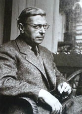 Jean-Paul Sartre war noch ein bisschen berühmter als Camus und mit ihm befreundet. Die beiden Philosophen hatten jedoch unterschiedliche Ansichten, die Freundschaft zerbrach.