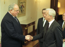 Bundeskanzler Helmut Kohl (links) und Bundespräsident Richard von Weizsäcker