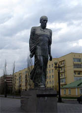 Dostojewski-Statue in Omsk: In dieser Stadt in Sibirien verbrachte Dostojewski vier Jahre im Arbeitslager.
