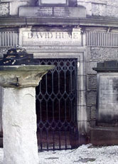 Die Grabstätte Humes in der schottischen Hauptstadt Edinburgh