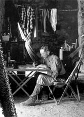 Der Engländer Alfred Maudslay half der Forschung ungemein, indem er alle Maya-Inschriften abfotografierte. Sein später veröffentlichtes Archiv wurde zum wichtigen Arbeitsmaterial der Maya-Forschung.