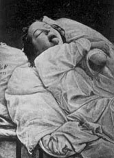 Sigmund Freud war überzeugt davon, dass sich in Träumen verborgene Ängste und unterdrückte Wünsche offenbaren.