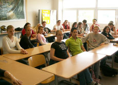 In wenigen Wochen trennen sich die Wege von Lehrerin Ingrid Timm und ihrer Klasse. Der Abschied wird allen schwer fallen.