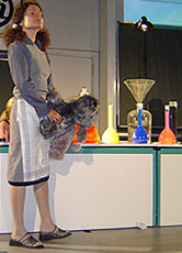 Die "graue" Dorothy tritt auf.