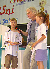 Paul und Paula wissen, weshalb es Bäume gibt: Um ihnen Schatten zu spenden, natürlich.